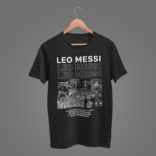 Discover Leo Messi Tribute T-Shirt  Retro Football Graphic Tee  Soccer Legend Fan Shirt  Black Unisex Messi Shirt Gift for Him
