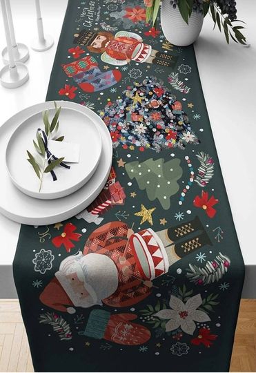 Christmas Tree Table Runner, Green table Setting, Christmas Decor , Rustic Holiday Decor , Winter Table Runner,Holiday Farmhouse Table Decor