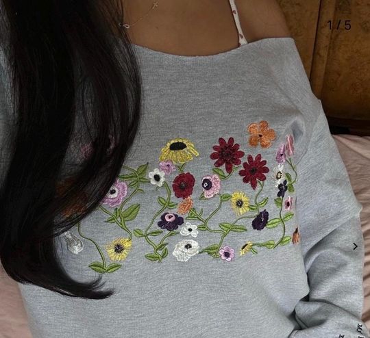 Eras tour surprise song Brown Coquette flowers sweatshirt flower crewneck sweatshirt sweater Off the shoulder crewneck sweater surprise song