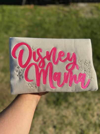 DISNEYMAMA CREWNECK SWEATSHIRT