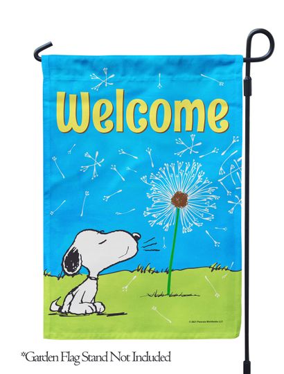 PEANUTS, PEANUTS Blowing Dandelions Garden Flag