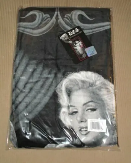 DGA Marilyn Monroe Sitting Pretty Beach Towel