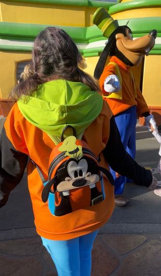 Goofy Inspired Disneybound Leggings with pockets