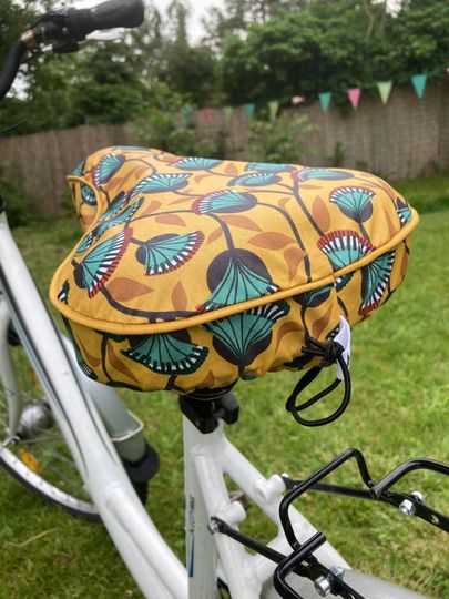 Water-repellent saddle cover
