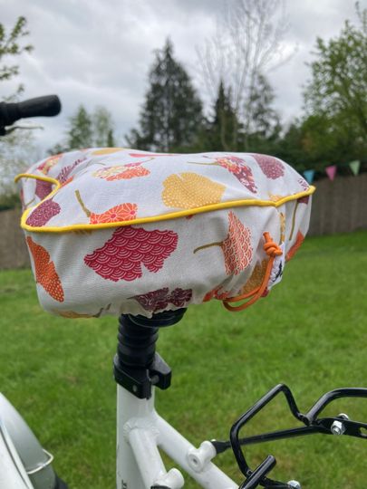 Water-repellent saddle cover