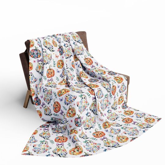 Discover Halloween Fleece Blanket: Spooky Fall Decor Throw