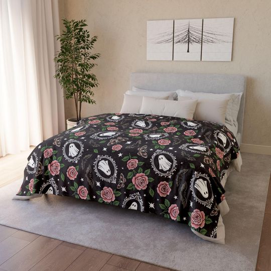 Discover Floral Ghost Blanket, Halloween Throw for Movie Nights & Ghost Lovers | Goth Plush Blanket, Pink Halloween Decor, Halloween Ghost Bedding
