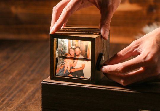 Discover Personalized Photo Flipbook Animation Box,Custom wooden Photo Book with Light,Custom Crank Photobox Picture Box ,Creative Anniversary gifts.