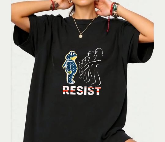 Discover Portland Frog Shirt , Funny City Art Portland Frog Protest T-Shirt ,Thought-Provoking Statement T-Shirt for Men Women ,Bold Graphic Vintage