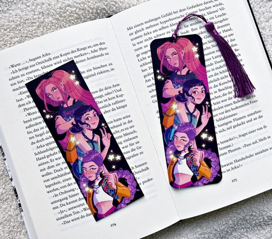 Huntrix Bookmark
