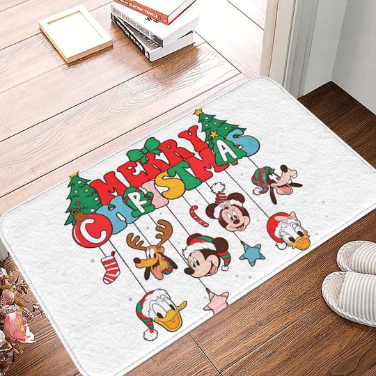 Discover Disney Christmas door mat: Mickey Mouse and Minnie bring a festive atmosphere with Christmas decorations.