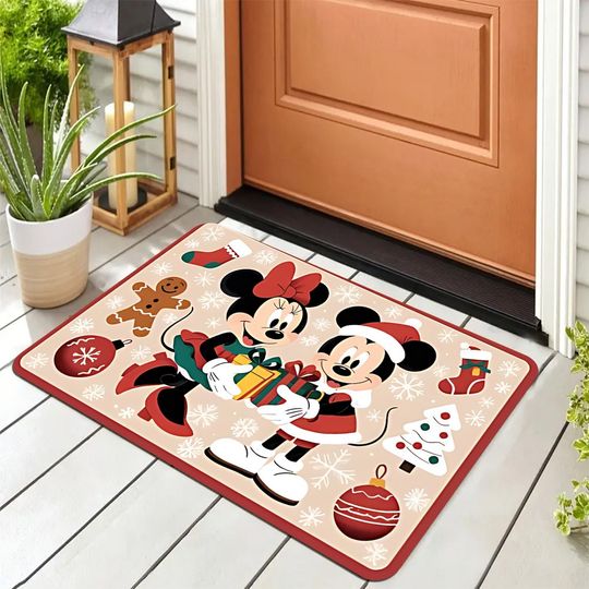 Discover Disney Mickeyy and Minnie send blessings: Christmas-themed door mat, light up the happy atmosphere at the door of the house