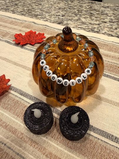 Discover Taylorr Swifts Showgirl friendship bracelets