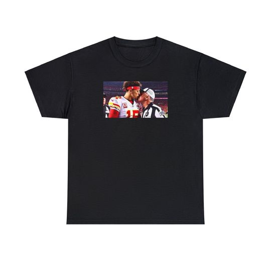 Patrick Mahomes kissing ref t shirt unisex
