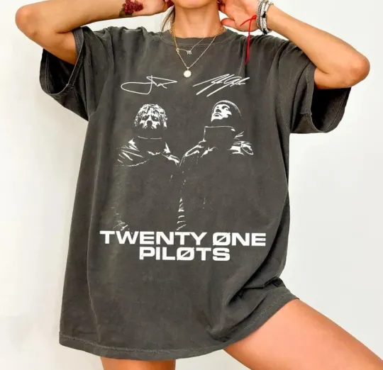 Discover Twenty One Music Tour 2025 Vintage T-Shirt