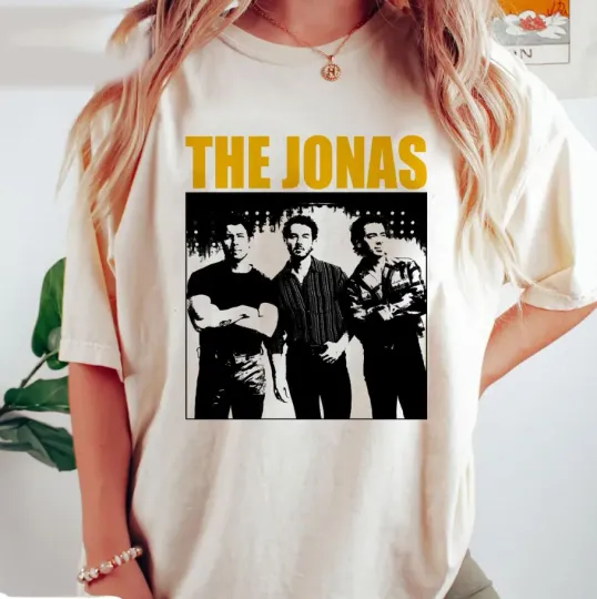 Discover Jonas Brothers Retro Shirt Vintage Graphic Tee Concert Tour Merch Fan Gift
