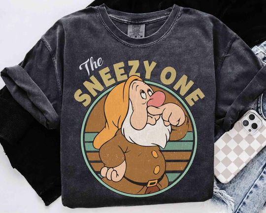 Discover Retro 90s Vintage Snow White and Seven Dwarfs Family Matching T-Shirt