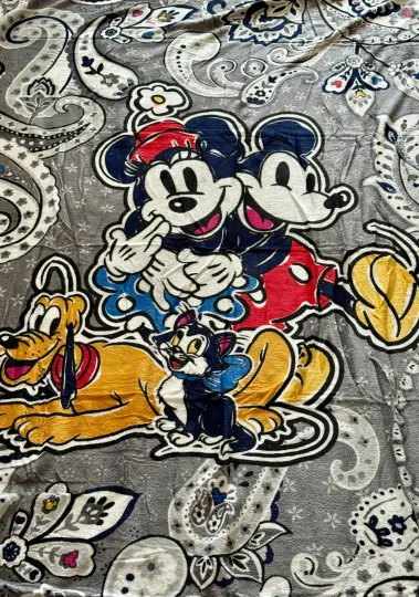 Discover new VERA BRADLEY DISNEY Essential 50x80 Throw Blanket in Fleece Mickey Mouse Fun