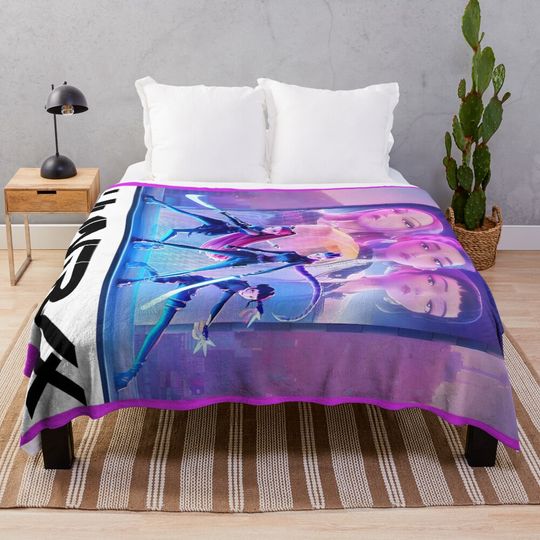 Discover Huntrix - KPop Demon Hunters Throw Blanket