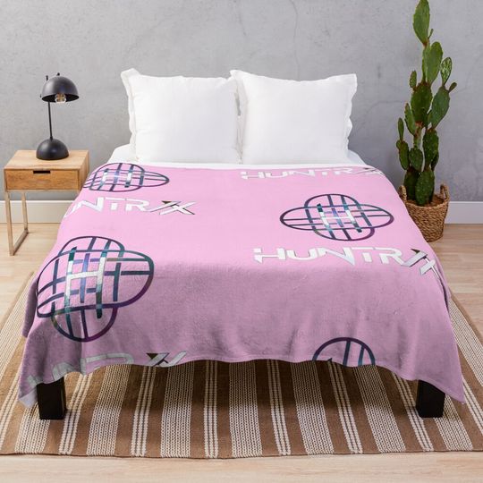 Discover HUNTRIX logo pink Fleece Blanket