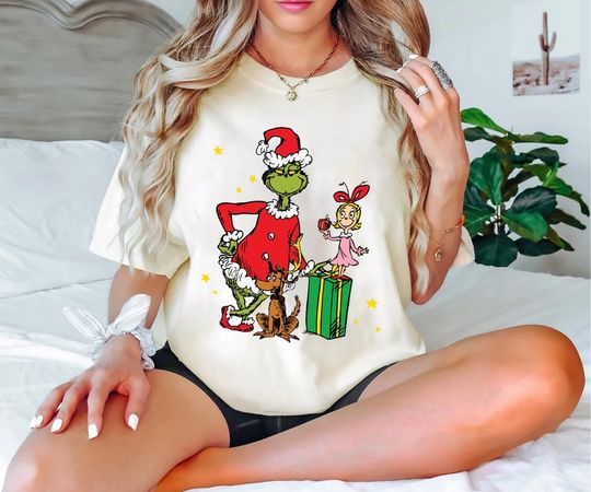 Discover Funny Character Cindy Lou Who Christmas T-Shirt with Max the Dog Holiday for Fans