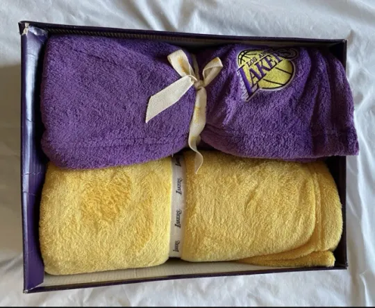 Los Angeles LAKERS 2005/6 SEASON TICKET HOLDER GIFT 2 BLANKETS Purple Yellow