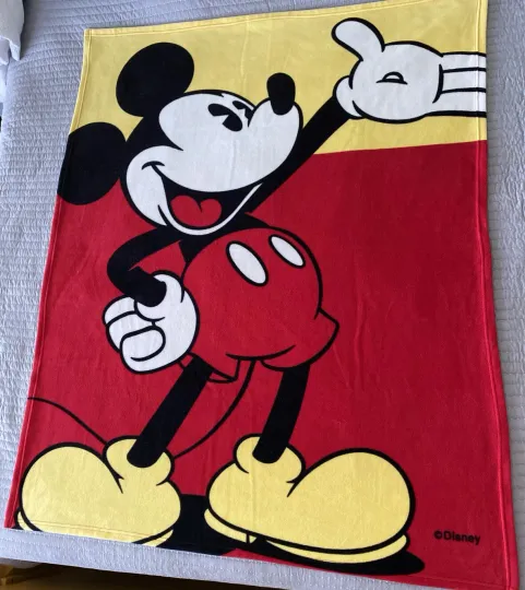 Discover Disney Store Classic Mickey Mouse Holiday Fleece Blanket