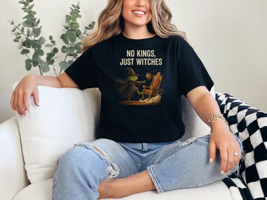 Discover Funny No Kings Just Witches Shirt, Witchcore Feminist Tee, Witchy Halloween Quote Top, Magical Frog Witch Humor Aesthetic Gift