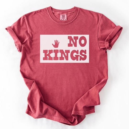 Discover No Kings Shirt Progressive Leftist T-Shirt Anti-Monarchy Political Graphic Tee Comfort Colors Unisex Streetwear Anarchist Aesthetic Shirt