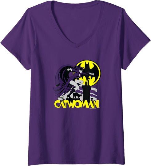 Discover Womens Batman Catwoman Rooftop Cat V-Neck T-Shirt