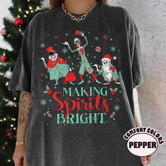 Discover Vintage Making Spirits Bright Hitchhiking Ghosts Santa Hat T-Shirt, Merry Christmas Haunted Mansion Disney Family Matching Tee