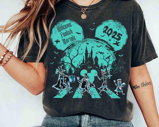 Discover Vintage Disney Haunted Mansion Hitchhiking Ghosts Crossing T-Shirt, Family Vacation 2025