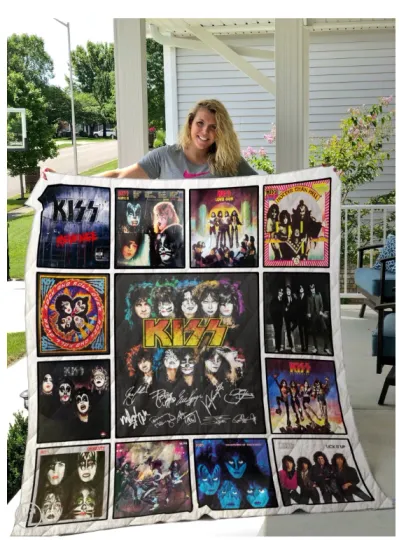 Discover Kiss Quilt, Blanket Perfect Gift For Fans