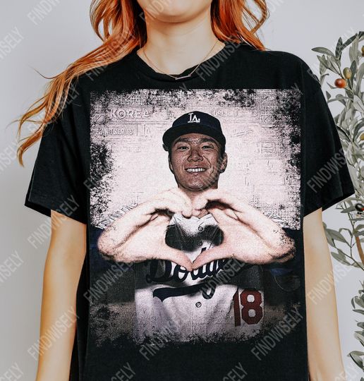 Discover Retro 90s shohei ohtani Vintage T-Shirt, shohei ohtani Baseball Graphic Fan T-Shirt, Game day Shirt, Gift For Women and Man