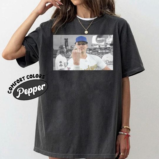 Discover Kik Hernandez Funny Middle Finger Vintage Comfort Colors Shirt, Los Angeles Baseball Champions 2025 Retro T-Shirt, Game Day Shirt, For Her