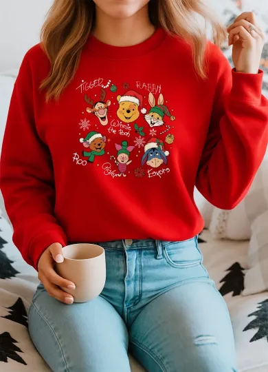 Discover 2025 Christmas Sweatshirt ,Disney family Jumper,Retro Pooh Christmas ( swt)
