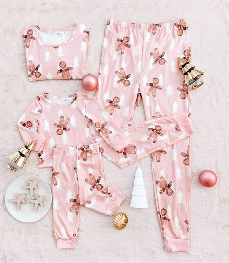 Discover gingerbread pajamas, christma pajamas, christmas famili, family christmas, matching pajamas, pajamas partie, pajama party, family matching
