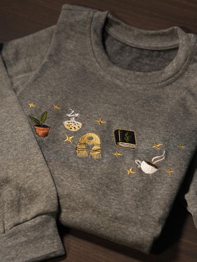 Discover Embroidered Wizard Sweatshirt: Personalized Name Sleeve, Badge house