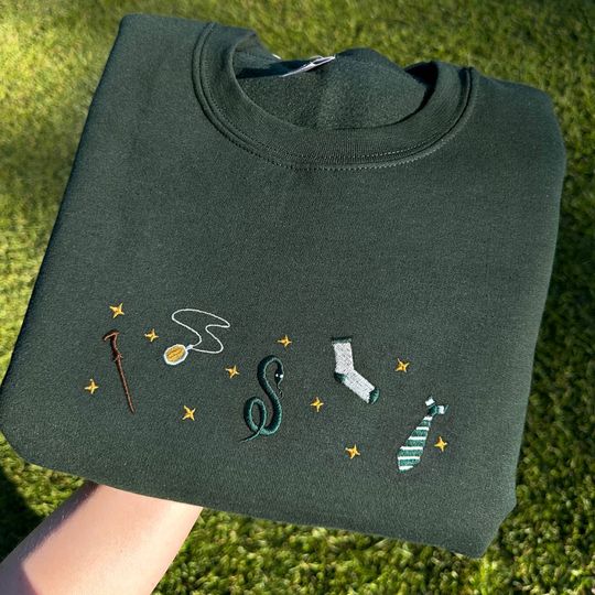 Discover Fantasy Embroidered sweatshirt, Wizard sweatshirt, Book sweatshirt, Bookish sweatshirt, Birthday gift, School of Magic, Personalized gift