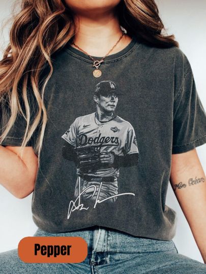 Discover Yoshinobu Yamamoto Los Angeles World Series Champions Unisex T-Shirt