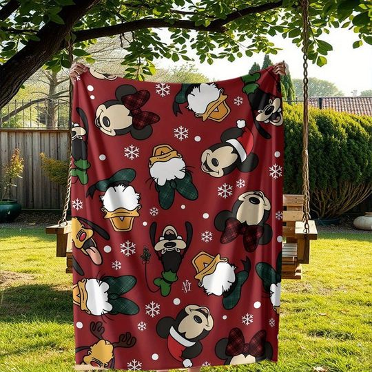 Discover Disney Cute Christmas: Mickey Donald Duck accompanies you with a warm winter blanket
