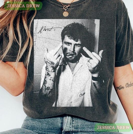 Discover Vintage Alex Warren Face Middle Finger Tour 2025 T-Shirt