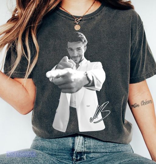 Jonathan Bailey Vintage T-Shirt, 90s Bootleg Tee, Movie Gifts for Women and Men