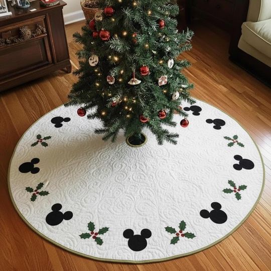 Discover Minimalist Holly Ear Wreath Tree Skirt, Green & Red Quilted Xmas Decor, Simple Holiday Foliage Pattern, Modern Christmas Accent