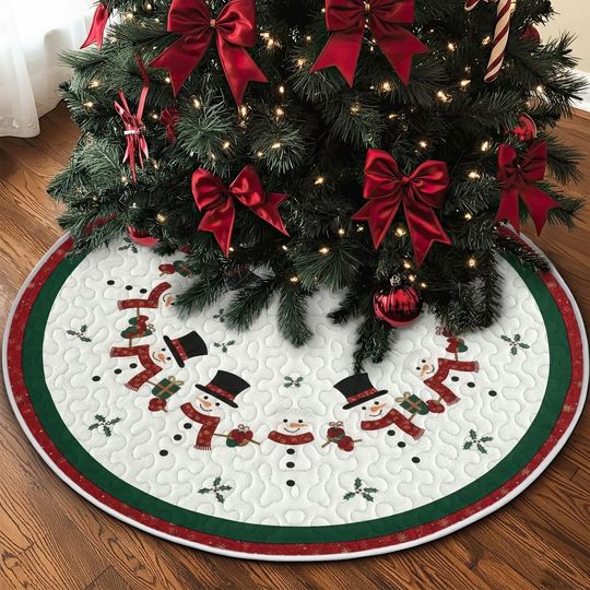 Discover Quilted Snowman Tree Skirt, White and Green Border Design, Festive Red & Green Snowmen Quilt Decor, Cozy Christmas Accent