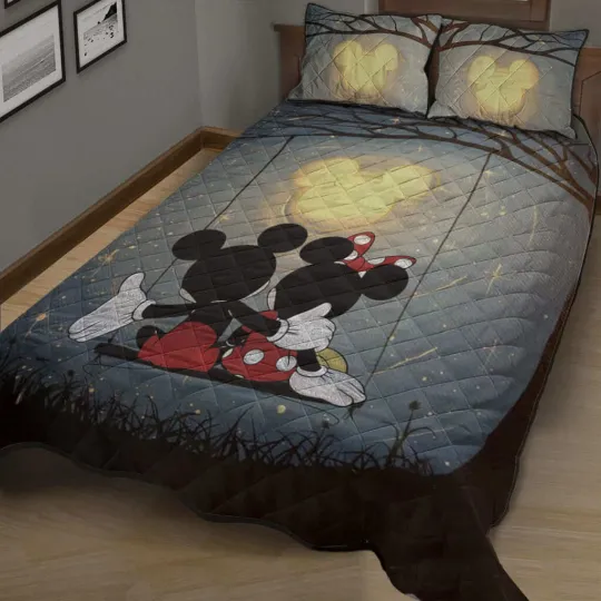 Happy Valentine's Day Mickey & Minnie Under Moon Quilt Bed Set