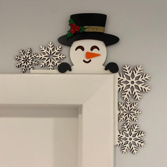 Discover Christmas door corner with snowman with festive top hat and snowflakes. Left or right side available. Perfect touch of Christmas decor.