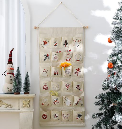 MONOBLANKS Fabric Christmas Advent Calendar with Pockets, Reusable Natural 24-Day Hanging Wall Decoration