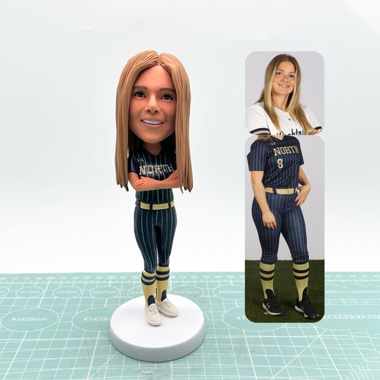 Discover Custom bobbleheads, player bobbleheads, football player statues, field hockey bobbleheads, customize your own bobbleheads, best player gifts