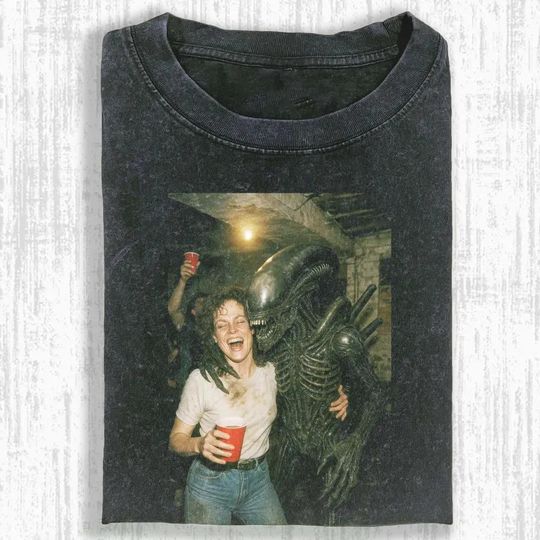 Discover Alien Party Dance Wash Shirt, Movie Meme Tee, Sci-Fi Graphic Top, Alien Movie T-Shirt, Gift for Horror Movie Lover